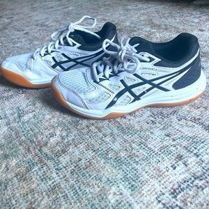 Kids 2 1/2 ASICS Volleyball sneaker
